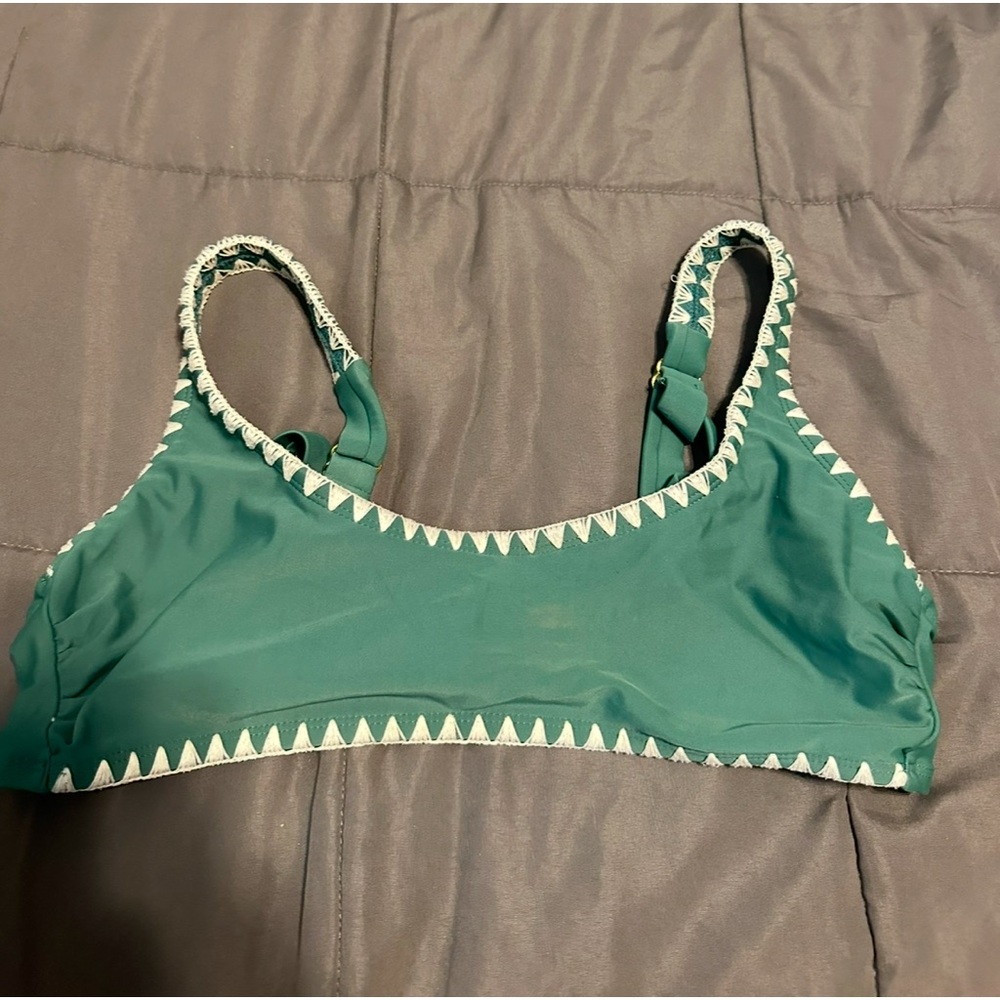 Women’s target xhilaration green bikini top SIZE LARGE